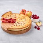 Осетинский пирог с вишней и яблоком