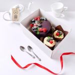 Бенто‑комбо «Шоколадный бенто и 2 ванильных капкейка»